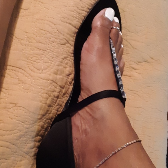 Black satin leather and rinestone thong sandals. - Picture 4 of 5